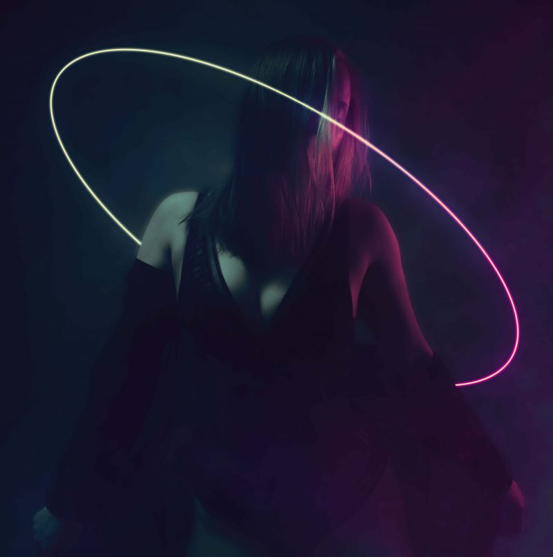 Neon demonette